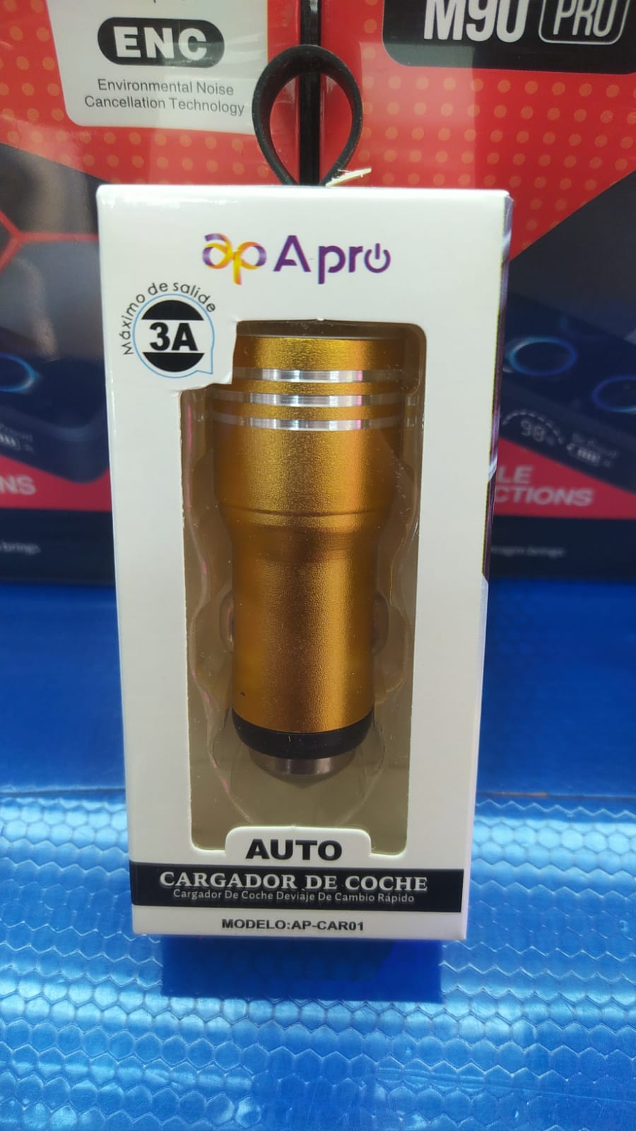 CARGADOR DE AUTO APRO AP-CAR01 DORADO 3.A